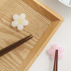 오브제 글라스 젓가락받침대 수저받침 젓가락 받침대 사과꽃 플라워 2color