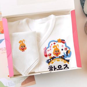 일러스트 자수 달님토끼 각인 배냇저고리 디자인 출산선물세트 아기 옷 베냇저고리 슈트