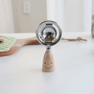 일본 원목 스마일 스탠딩 스테인리스 조리도구 -노른자분리기