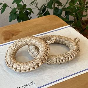 또아리 짚 받침 대