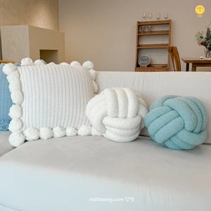 블루 화이트 매듭 뽀글이 포인트 쿠션 2color