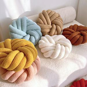꽈배기 꽃 북유럽 쇼파쿠션 부클레 인테리어 원형 가을 패브릭 자이언트얀 매듭 귀여운 선물
