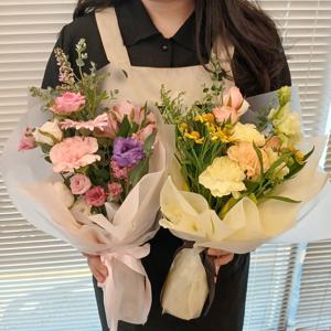 생화 꽃다발 소형 30cm~ 꽃배달 노란,핑크 택1 카드메세지 - 수도권 당일배송