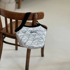 유광 광택 글로시 손목가방 미니패딩백 한손 패딩가방 패딩백