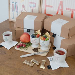 선물세트 브레드 화이트 세라믹 고블렛 와인잔 240ml + 컵받침 (2P SET)