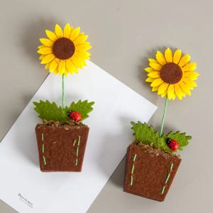 1+1 / 해바라기 펠트 장식 화분 13cm 행운 금전 인테리어 소품 공예