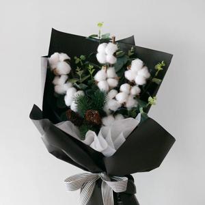 목화 & 유칼립투스 블랙 꽃다발