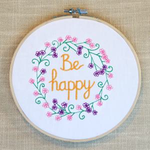 자수 수틀액자_Be Happy
