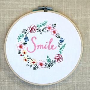 자수 수틀액자_Smile