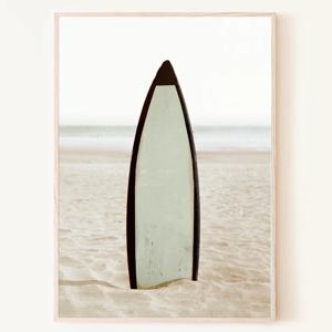 휴양지의 풍경 아이들과 보드 야자나무 모래해변의 오후 사진 액자