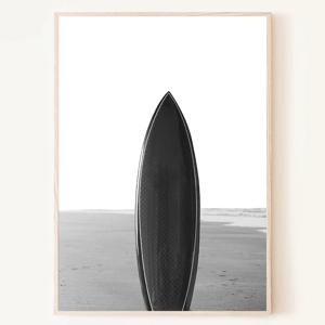 분위기 있는 해안의 서퍼 모델 서핑 흑백사진 액자