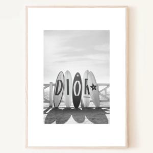 여름 해변의 디올 서핑보드 흑백사진 포스터 인테리어 액자