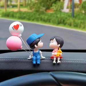 TEMU 레진 커플 차량 대시보드 장식, 풍선을 들고 있는 만화 인형 2개, 매력적인 대시보드 장식품, 사무실 책상 장식, 차량 내부 장식용 액세서리, 커플과 친구들을 위한 완벽한 선물
