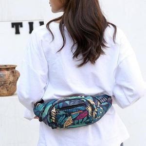 [라일리] Rly 여성 나들이가방 나뭇잎패턴 중년 힙색 등산 보조가방