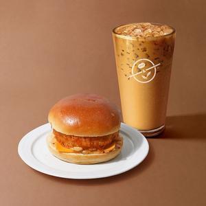 커피빈 바닐라라떼 (S) + 브리오슈 쉬림프 커틀릿