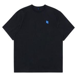 25SS 아더에러 시그니피컨트 TRS 태그 티셔츠 01 느와르 BO42FYTS0101BK