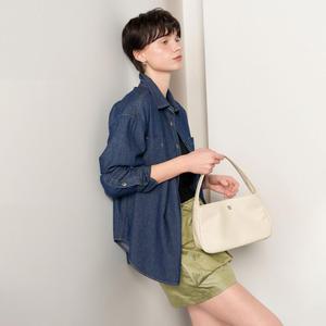WOMAN 데님 워싱 루즈핏 셔츠 [NAVY] / WBE1L03505