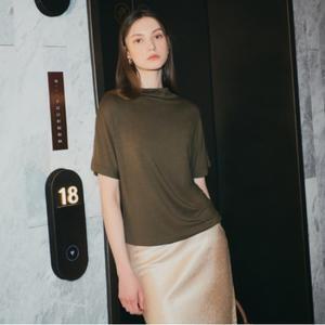 [최초가19 900]후스타일 존스뉴욕 실크블랜드 티블라우스_카키