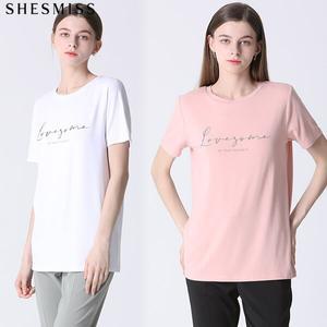 [쉬즈미스(SHESMISS)] 모멘트 레터링 반팔티셔츠 (택가격: 58000원)