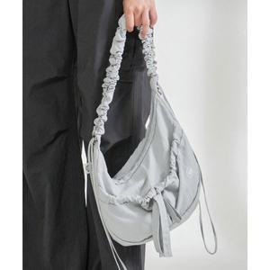 매장정품 커버낫 COVERNAT WOMAN 클로버하트 셔링 미디움 나일론 호보백 Blue CO2506TB78BL 538925