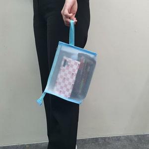 [라일리] Rly P1 격자무늬 PVC 투명 파우치 스카이