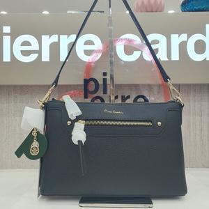 P장식 포인트 숄더엔크로스백 (27ㅡ17ㆍ5ㅡ7)