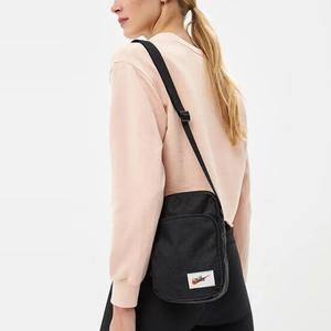 나이키 헤리티지 스몰 아이템 백(4L) BA5809-010