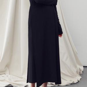 [롯데백화점]리이 SIDE SLIT MIDI SKIRT (RQ2SKO044-0-EMA)