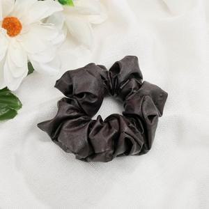 런치 슈슈스크 레더 머리끈 곱창밴드(브라운) 머리 스타일 헤어액세서리 헤어 가죽 곱창 끈