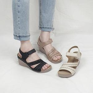 [디아]리프 사선 펀칭 큐빅 벨크로 스트랩 키높이 웨지 샌들 7cm