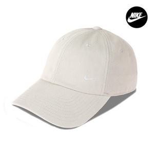 나이키 클럽 언스트럭처드 스몰 스우시 볼캡 모자 FZ5698-104