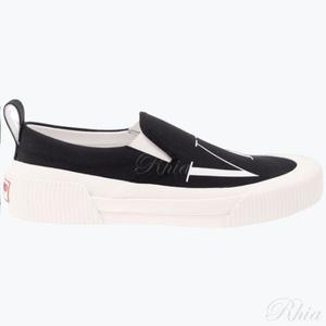 발렌티노가라바니 발렌티노 VLTN 슬립온 슈즈 블랙화이트 남성 스니커즈 2Y2S0G77 VPZ 0NI