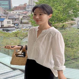 브이 셔링 아일렛 긴팔 블라우스 (one color)