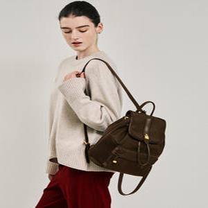 헤지스 액세서리 24FW [아카이브H] 다크브라운 나일론 H LOCK 플랩 백팩 M HIBA4F015W2