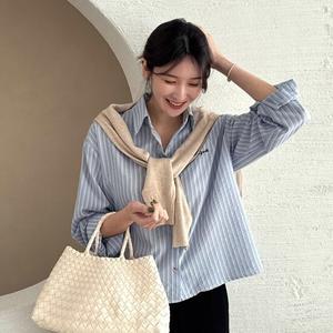[메이블루] 레터링 스트라이프 셔츠