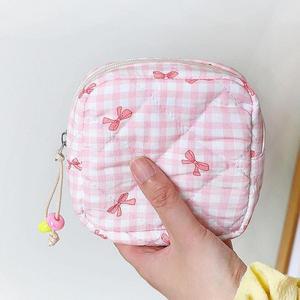 [라일리] Rly 파스텔톤 체크리본 누빔 사각 파우치