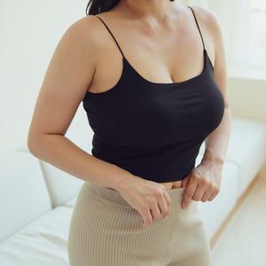 캡내장 크롭 날마다 모달 코튼 백리스 뒷판 나시