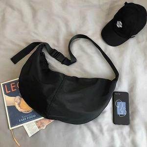 [라일리] Rly 데일리 빅 반달백 크로스백 대학생 가방 캐주얼백