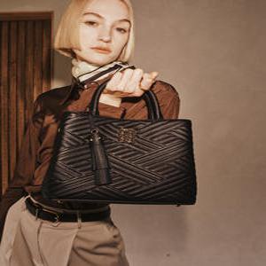 닥스 액세서리 25FW [CARLISLE] 블랙 칼라일 가죽 스몰 토트백 DCBA5F366BK