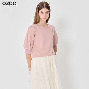 [오조크(OZOC)] 어깨 셔링 반팔 니트 (택가격: 74000원)