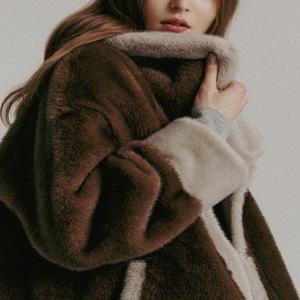 [마쟈] 와이드 카라 배색 에코퍼 무스탕 자켓