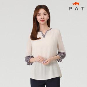 [PAT 여성] 플리츠 소매 포인트 티블라우스_1H45306