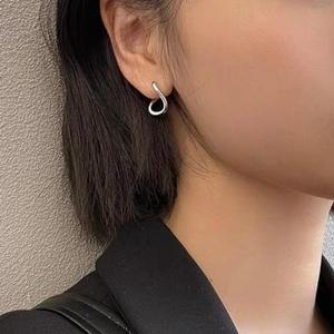 [OFM847Q3]선물포장 순은 에스라인 이어링 데일리 엠스