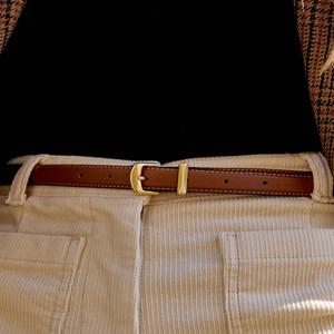 닥스 액세서리 24SS [여성벨트] 브라운 DAKS 로고 음각 골드버클 소가죽 비조 여성벨트(20MM) DBBE4E799W3
