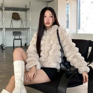 [하프클럽/옷자락]여자 겨울 연말룩 베이지 볼륨 밍크퍼 후드집업 자켓