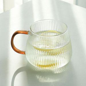 [유토피아]커피브라운 컬러 핸들 내열유리컵 400ml 홈카페 예쁜 손잡이 플리츠