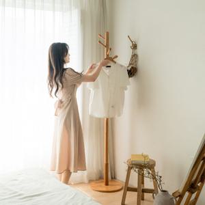 원목행거 우드 스탠드옷걸이 나무행거 튼튼한 예쁜 원룸 자취방 옷가게