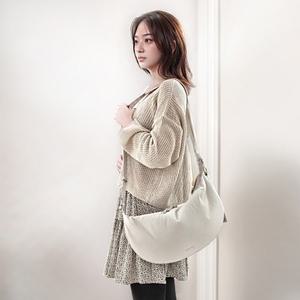 세인트스코트 라운디 미듐 호보백 NCRG8177 크림 그레이