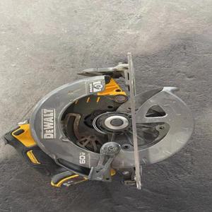 중고 DEWALT 무선 브러시리스 원형톱