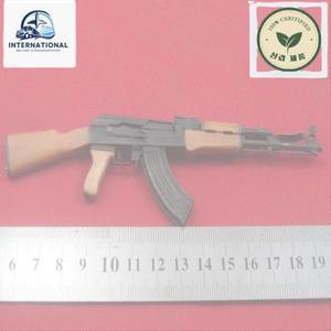 서바이벌 건 기관총 모델 1/6AK-47 금속 단단한 나무 소재. 군인 액세서리. 컬렉션 선물, 수공예품
